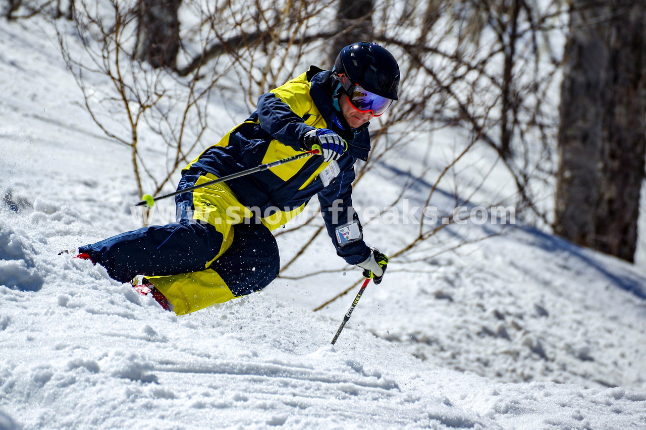 札幌国際スキー場 Mt.石井スポーツ ISHII SKI ACADEMY 校長・斉藤人之さんによる『斉藤塾』開講。本日のテーマは、「春雪！コブからスキーのたわみを楽しむ！！」(^^)v